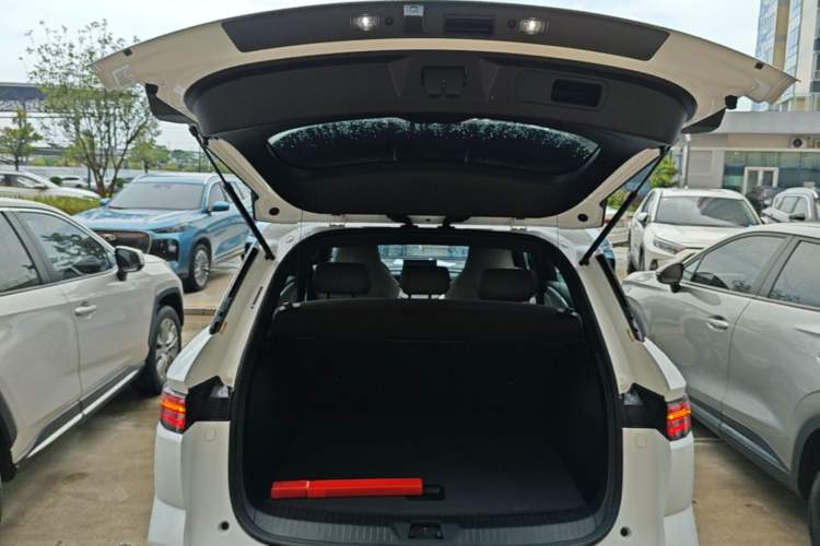 Used BYD Song Pro New Energy 2023 Champion Edition DM-i 71KM Navigation Model Trunk