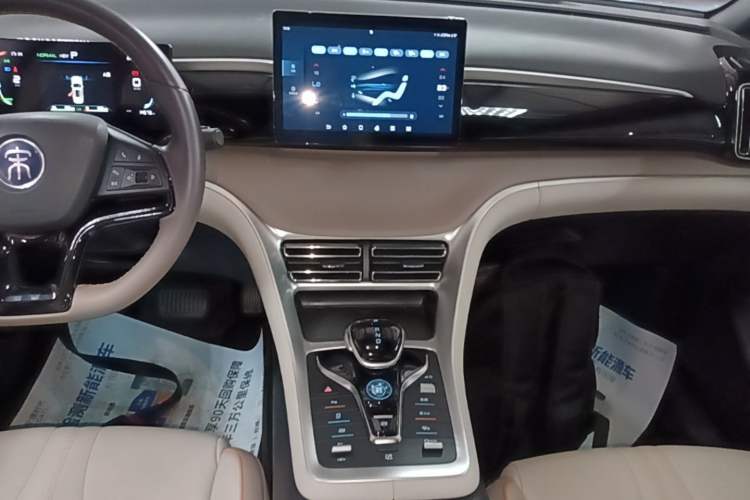 Used BYD Song Pro New Energy 2024 HONOR Edition DM-i 71KM Navigation Model Audio And AC Panel