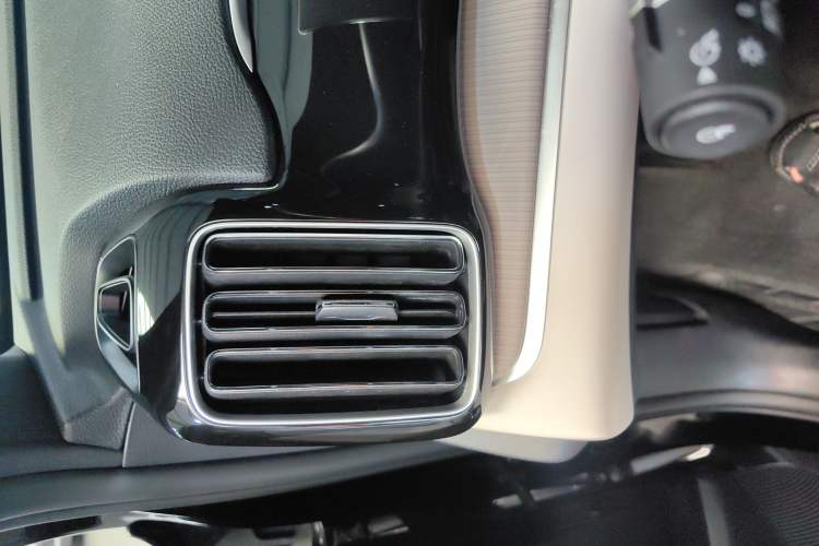 Used BYD Song Pro New Energy 2024 HONOR Edition DM-i 110KM Excellence Model Audio And AC Panel