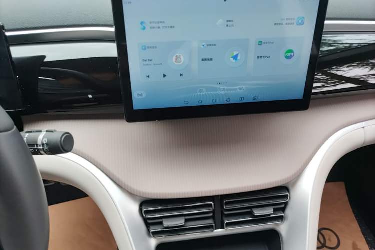 Used BYD Song Pro New Energy 2024 HONOR Edition DM-i 71KM Navigation Model Audio And AC Panel