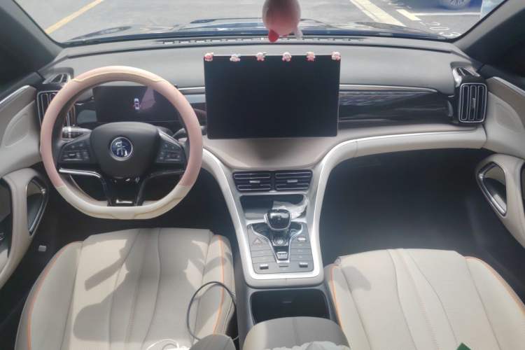 Used BYD Song Pro New Energy 2024 HONOR Edition DM-i 110KM Excellence Model Center Console