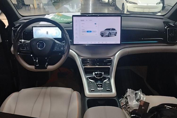 Used BYD Song Pro New Energy 2024 HONOR Edition DM-i 110KM Excellence Model Center Console