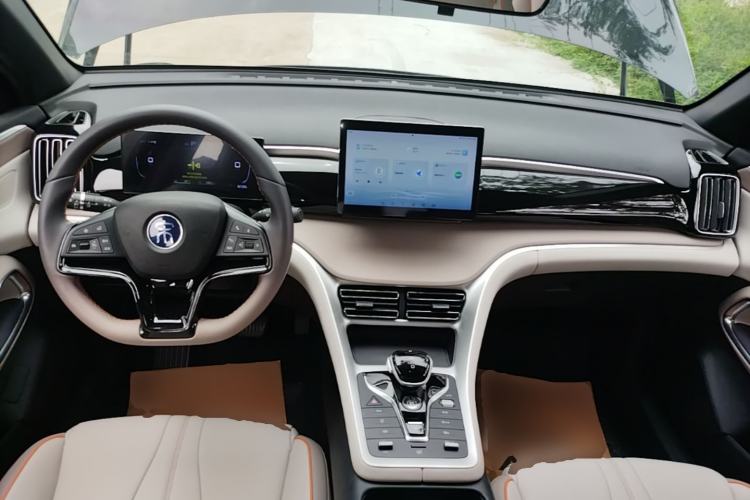 Used BYD Song Pro New Energy 2024 HONOR Edition DM-i 71KM Navigation Model Center Console