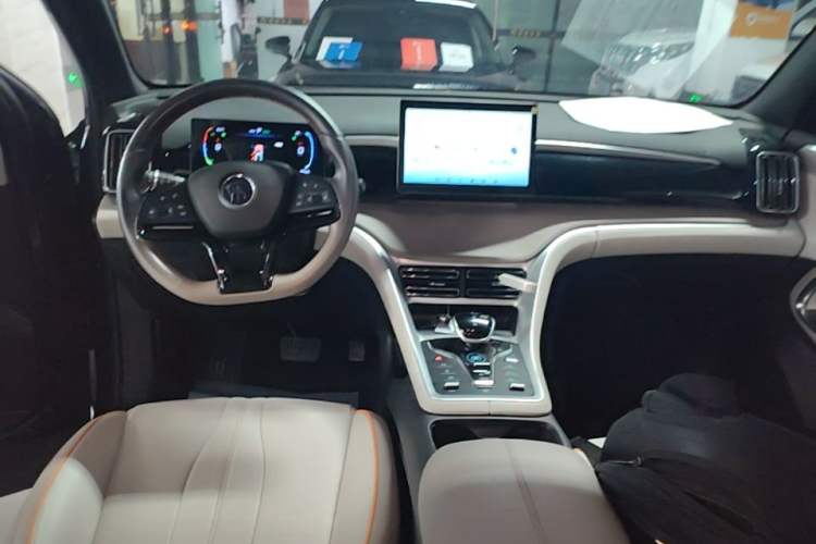 Used BYD Song Pro New Energy 2024 HONOR Edition DM-i 71KM Navigation Model Center Console