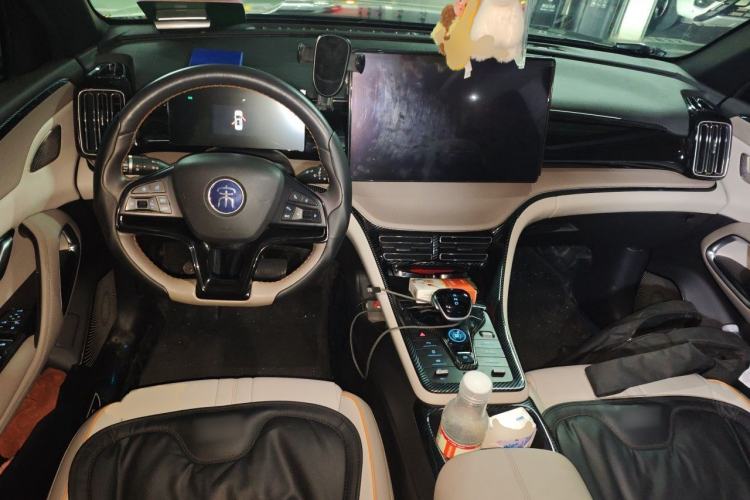 Used BYD Song Pro New Energy 2024 HONOR Edition DM-i 71KM Leading Model Center Console