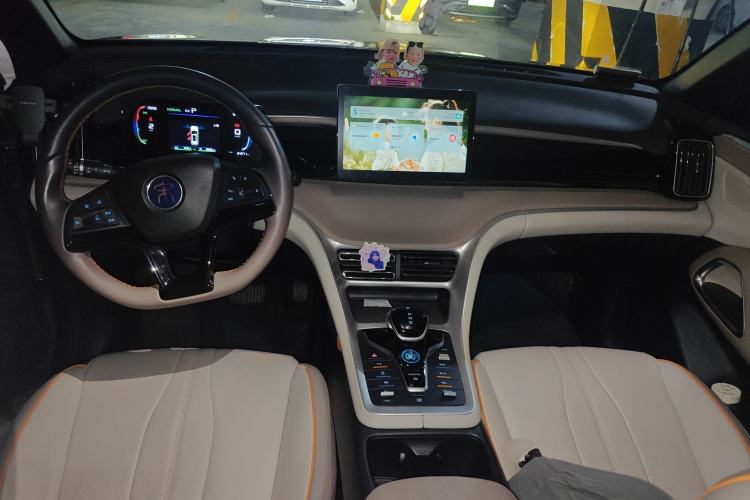 Used BYD Song Pro New Energy 2024 HONOR Edition DM-i 71KM Leading Model Center Console