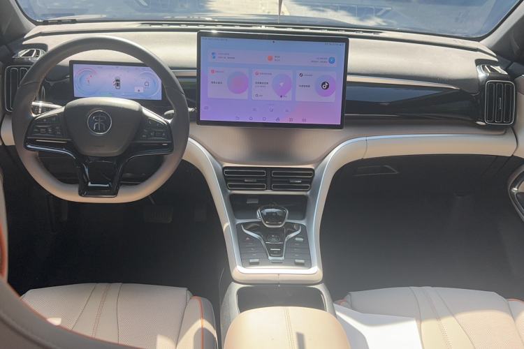 Used BYD Song Pro New Energy 2024 HONOR Edition DM-i 110KM Excellence Model Center Console