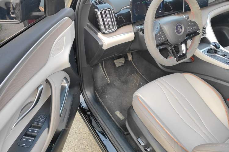 Used BYD Song Pro New Energy 2024 HONOR Edition DM-i 71KM Navigation Model Driver Seat