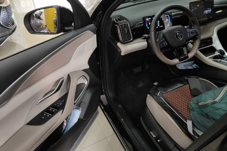 Used BYD Song Pro New Energy 2024 HONOR Edition DM-i 71KM Leading Model Driver Seat