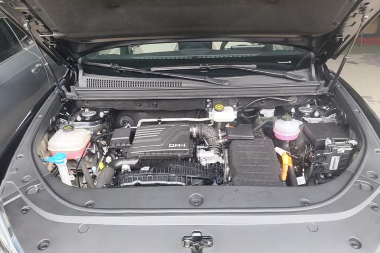 Used BYD Song Pro New Energy 2024 HONOR Edition DM-i 71KM Navigation Model Engine Bay