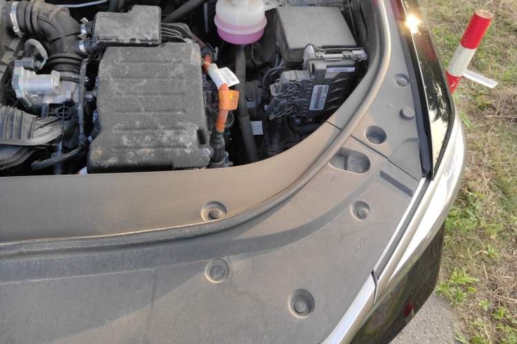 Used BYD Song Pro New Energy 2024 HONOR Edition DM-i 71KM Navigation Model Engine Bay Left