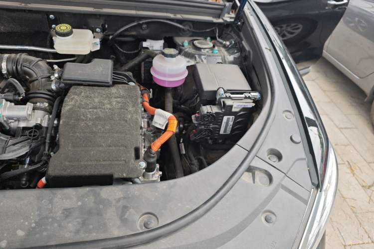 Used BYD Song Pro New Energy 2024 HONOR Edition DM-i 71KM Navigation Model Engine Bay Left