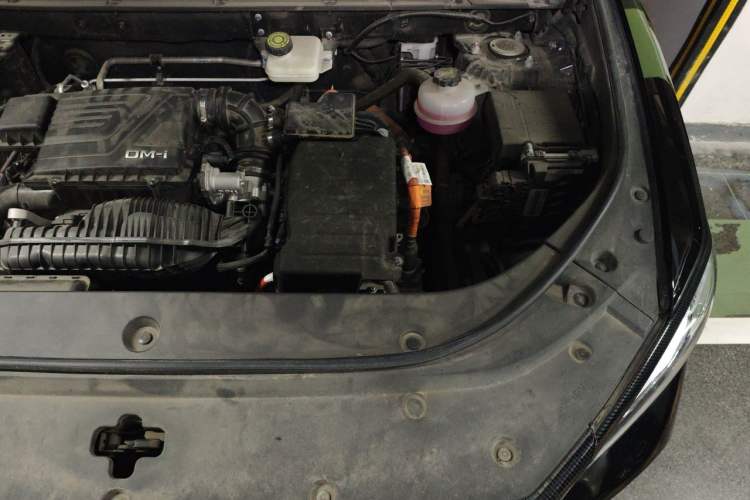 Used BYD Song Pro New Energy 2024 HONOR Edition DM-i 71KM Leading Model Engine Bay Left