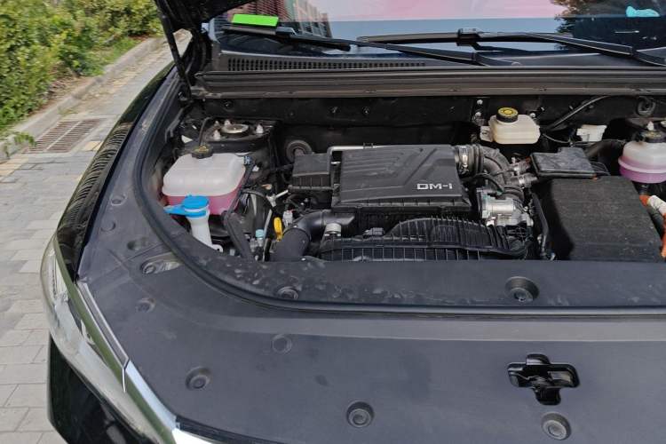 Used BYD Song Pro New Energy 2024 HONOR Edition DM-i 71KM Navigation Model Engine Bay Right