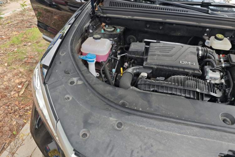 Used BYD Song Pro New Energy 2024 HONOR Edition DM-i 71KM Navigation Model Engine Bay Right