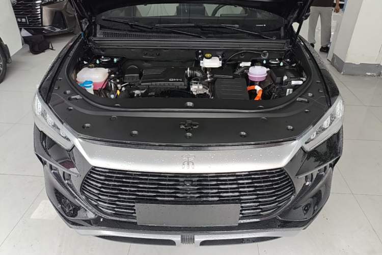Used BYD Song Pro New Energy 2024 HONOR Edition DM-i 71KM Navigation Model Engine Bay