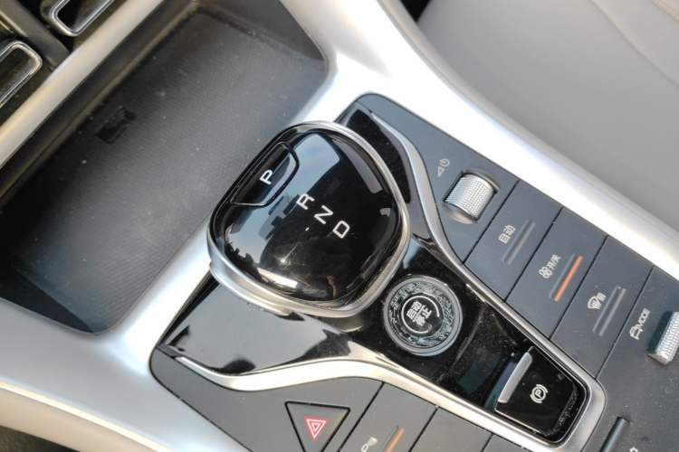 Used BYD Song Pro New Energy 2024 HONOR Edition DM-i 71KM Navigation Model Gear Lever