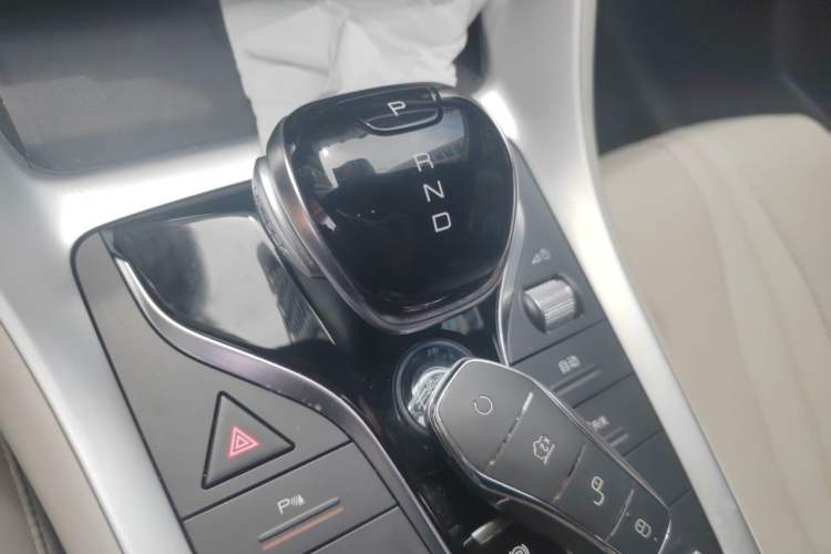 Used BYD Song Pro New Energy 2024 HONOR Edition DM-i 110KM Excellence Model Gear Lever