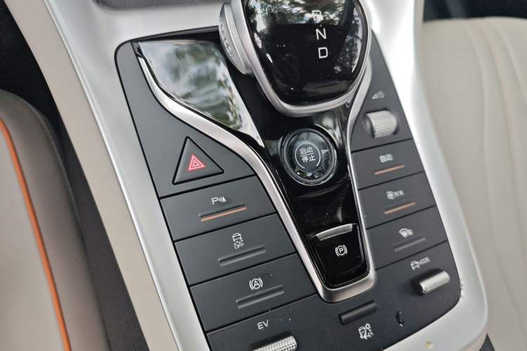 Used BYD Song Pro New Energy 2024 HONOR Edition DM-i 71KM Navigation Model Gear Lever