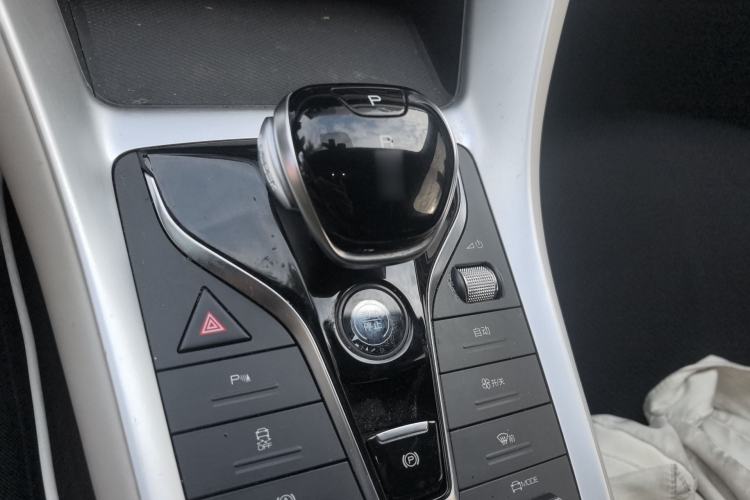 Used BYD Song Pro New Energy 2024 HONOR Edition DM-i 71KM Navigation Model Gear Lever