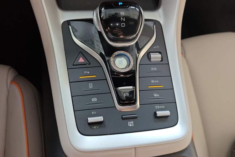 Used BYD Song Pro New Energy 2024 HONOR Edition DM-i 71KM Navigation Model Gear Lever