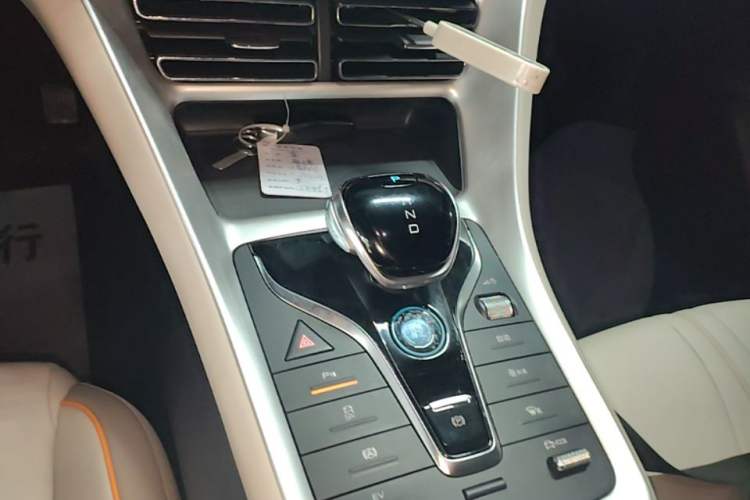 Used BYD Song Pro New Energy 2024 HONOR Edition DM-i 71KM Navigation Model Gear Lever