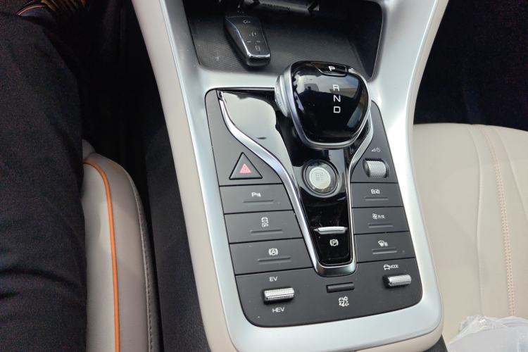 Used BYD Song Pro New Energy 2024 HONOR Edition DM-i 71KM Navigation Model Gear Lever