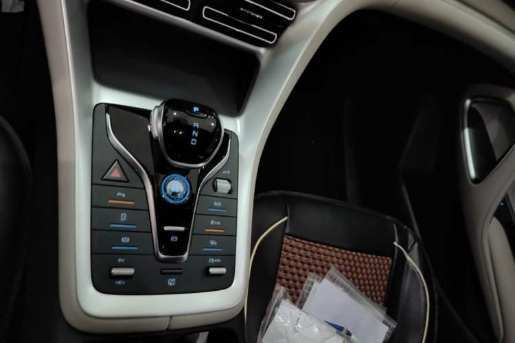 Used BYD Song Pro New Energy 2024 HONOR Edition DM-i 71KM Leading Model Gear Lever