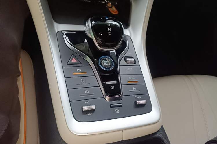 Used BYD Song Pro New Energy 2024 HONOR Edition DM-i 71KM Navigation Model Gear Lever