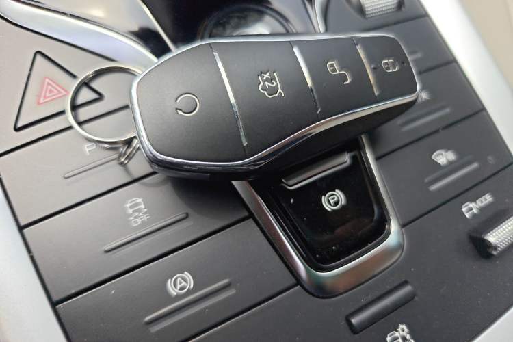 Used BYD Song Pro New Energy 2024 HONOR Edition DM-i 71KM Navigation Model Interior 1