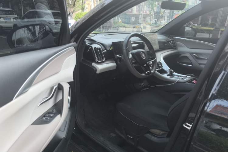 Used BYD Song Pro New Energy 2024 HONOR Edition DM-i 71KM Navigation Model Interior 3