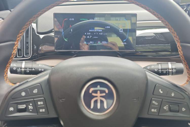 Used BYD Song Pro New Energy 2024 HONOR Edition DM-i 71KM Leading Model Interior 3