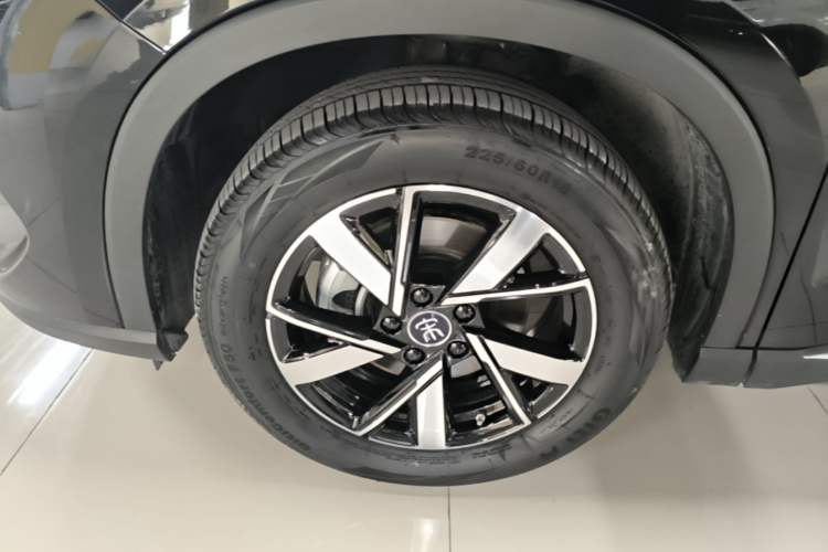 Used BYD Song Pro New Energy 2024 HONOR Edition DM-i 71KM Leading Model Left Front Wheel Hub