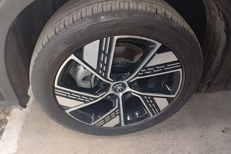 Used BYD Song Pro New Energy 2024 HONOR Edition DM-i 110KM Excellence Model Left Front Wheel Hub