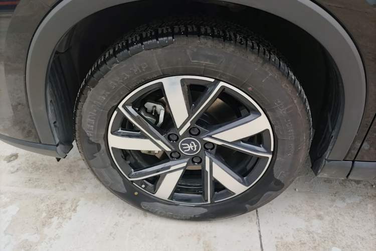 Used BYD Song Pro New Energy 2024 HONOR Edition DM-i 71KM Navigation Model Left Front Wheel Hub