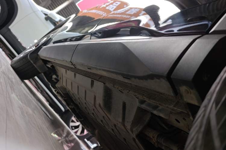 Used BYD Song Pro New Energy 2024 HONOR Edition DM-i 71KM Navigation Model Left Side Sill