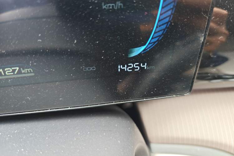 Used BYD Song Pro New Energy 2024 HONOR Edition DM-i 71KM Navigation Model Odometer Close Up