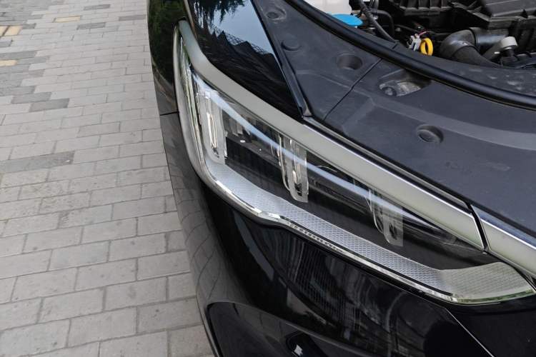 Used BYD Song Pro New Energy 2024 HONOR Edition DM-i 71KM Navigation Model Right Front Headlight