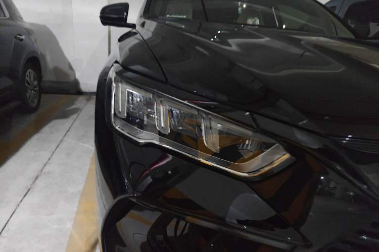 Used BYD Song Pro New Energy 2024 HONOR Edition DM-i 71KM Leading Model Right Front Headlight