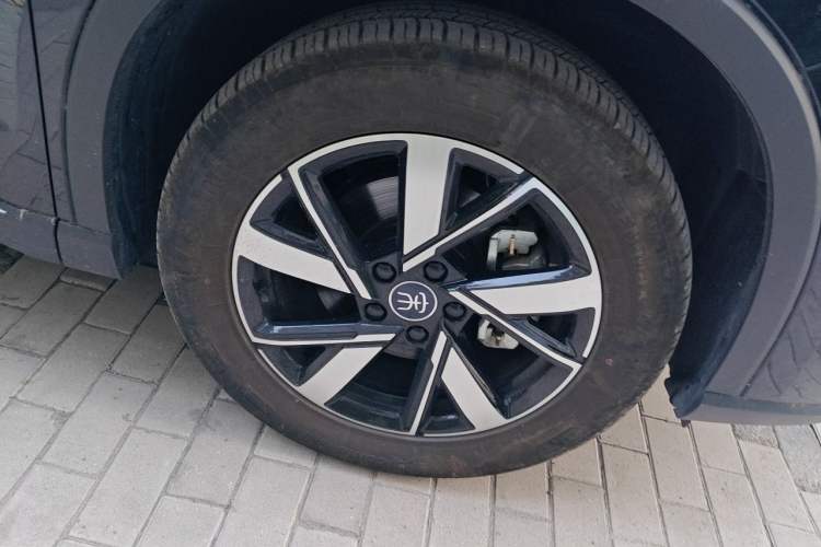 Used BYD Song Pro New Energy 2024 HONOR Edition DM-i 71KM Navigation Model Right Front Wheel Hub