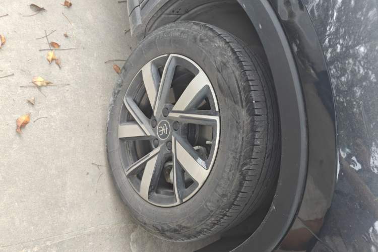 Used BYD Song Pro New Energy 2024 HONOR Edition DM-i 110KM Beyond Model Right Front Wheel Hub