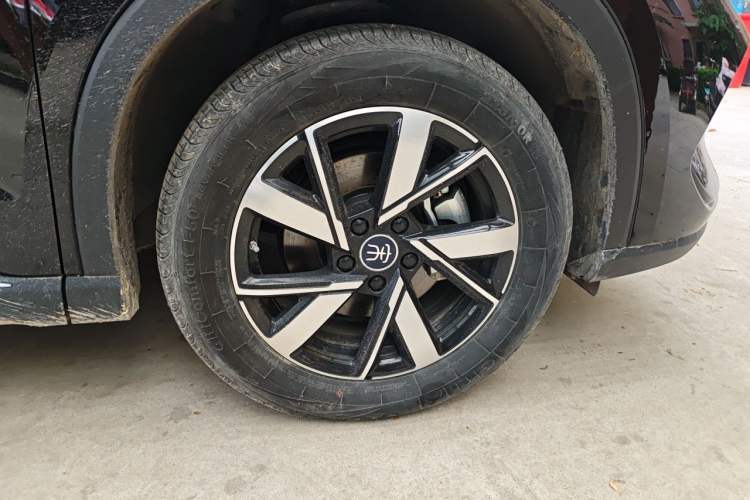 Used BYD Song Pro New Energy 2024 HONOR Edition DM-i 71KM Leading Model Right Front Wheel Hub