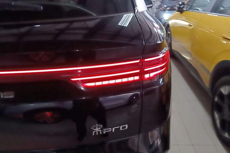 Used BYD Song Pro New Energy 2024 HONOR Edition DM-i 71KM Navigation Model Right Rear Taillight
