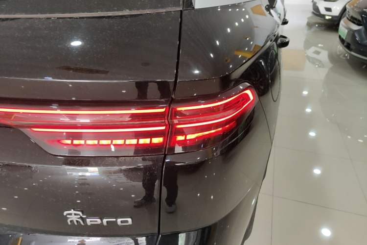 Used BYD Song Pro New Energy 2024 HONOR Edition DM-i 71KM Leading Model Right Rear Taillight