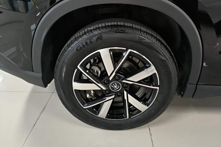 Used BYD Song Pro New Energy 2024 HONOR Edition DM-i 71KM Leading Model Right Rear Wheel Hub
