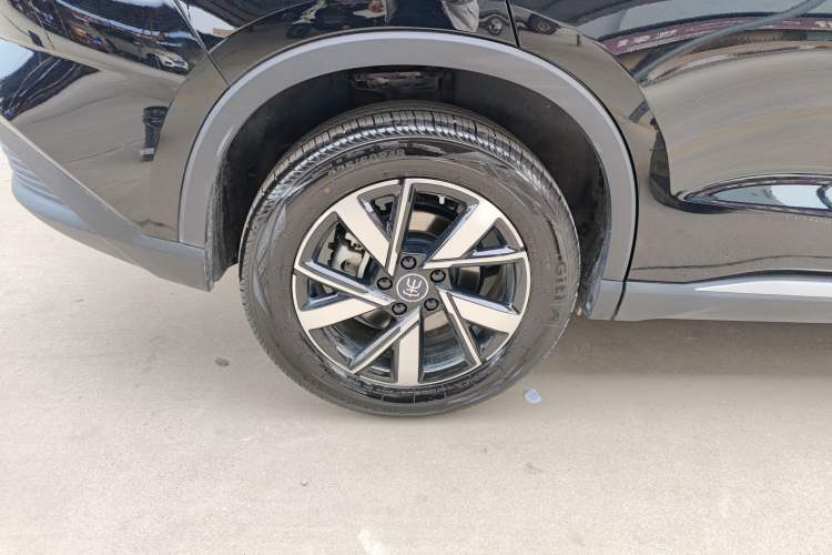 Used BYD Song Pro New Energy 2024 HONOR Edition DM-i 71KM Navigation Model Right Rear Wheel Hub