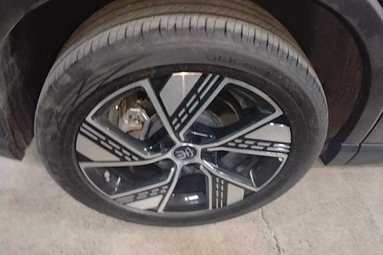 Used BYD Song Pro New Energy 2024 HONOR Edition DM-i 110KM Excellence Model Right Rear Wheel Hub