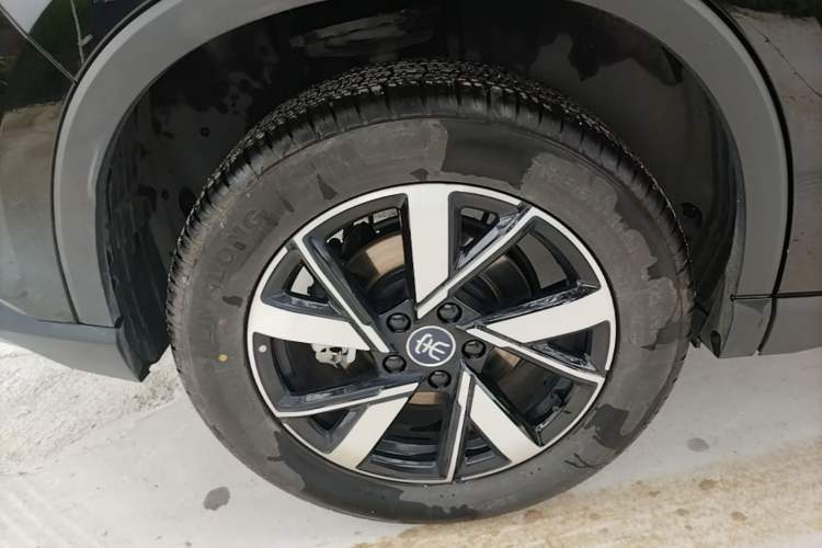 Used BYD Song Pro New Energy 2024 HONOR Edition DM-i 71KM Navigation Model Right Rear Wheel Hub