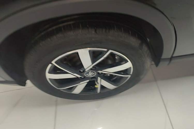 Used BYD Song Pro New Energy 2024 HONOR Edition DM-i 71KM Navigation Model Right Rear Wheel Hub