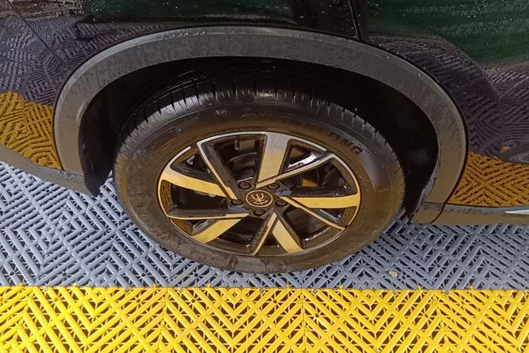 Used BYD Song Pro New Energy 2024 HONOR Edition DM-i 71KM Navigation Model Right Rear Wheel Hub